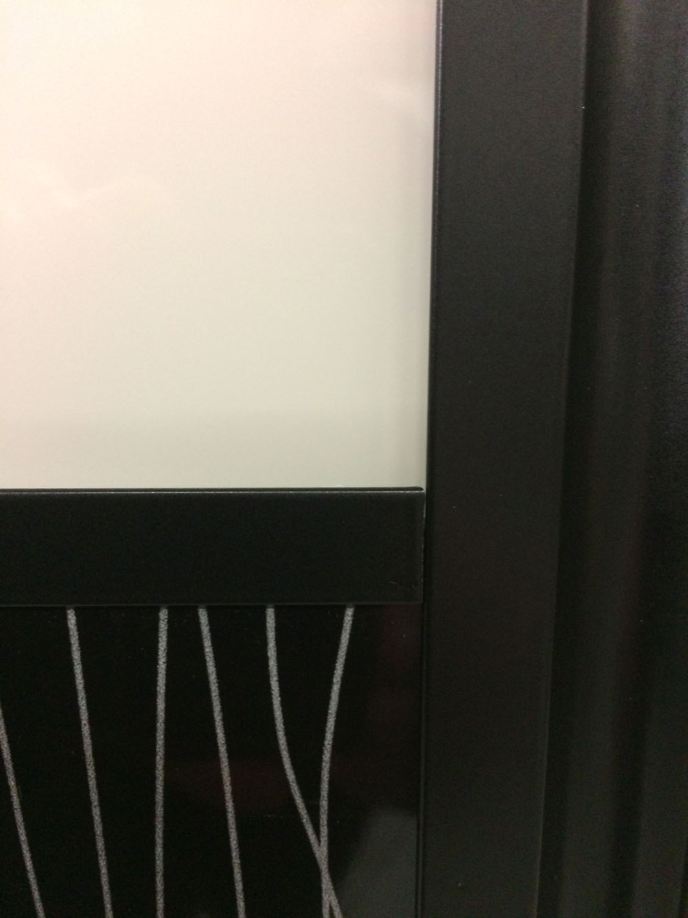 Black Frame - White Glass and Pencil Line Gloss MFC